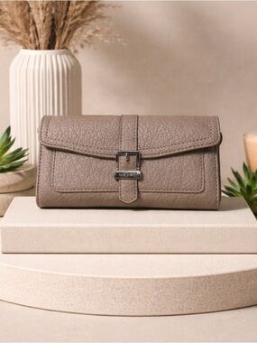 Nine West wallet